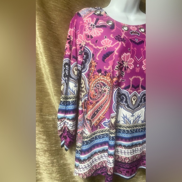 New Directions Grommet Neck Swing Top - Picture 4 of 12